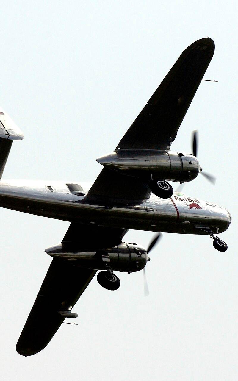 N6123C - Twin-engine aircraft