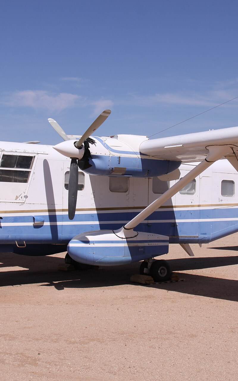 N6328 - Twin-engine aircraft