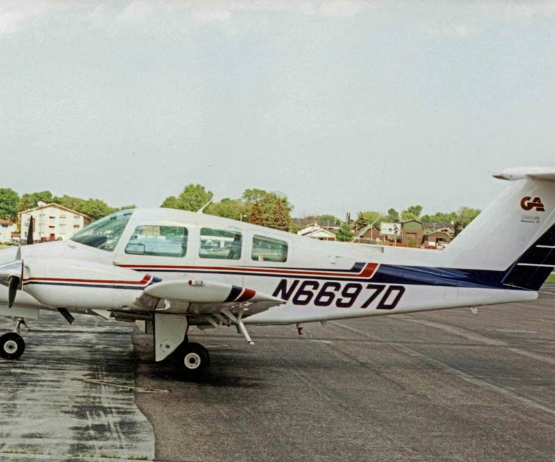 N6697D - Twin-engine aircraft