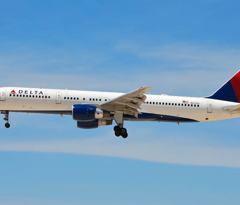 N6700 - Twin-engine aircraft