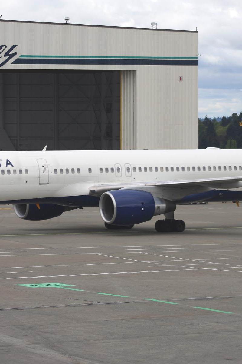 N6701 - Twin-engine aircraft