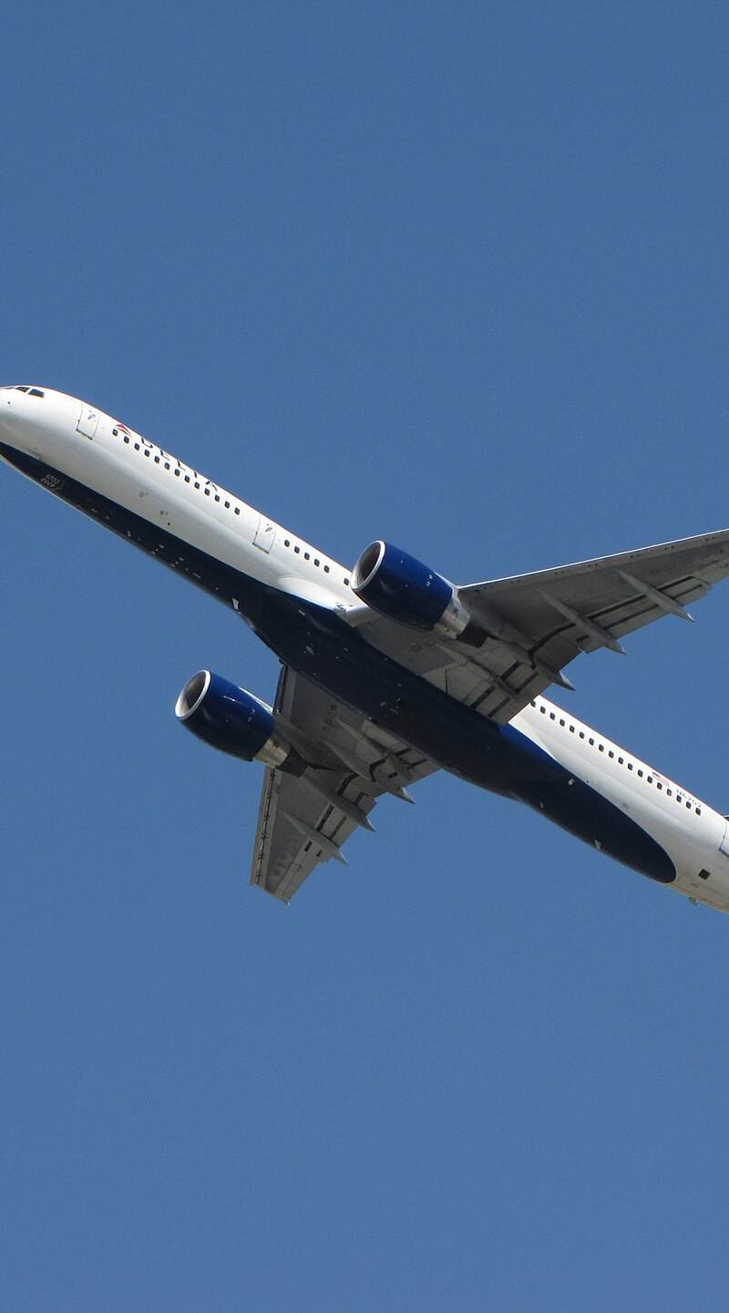 N6702 - Twin-engine aircraft