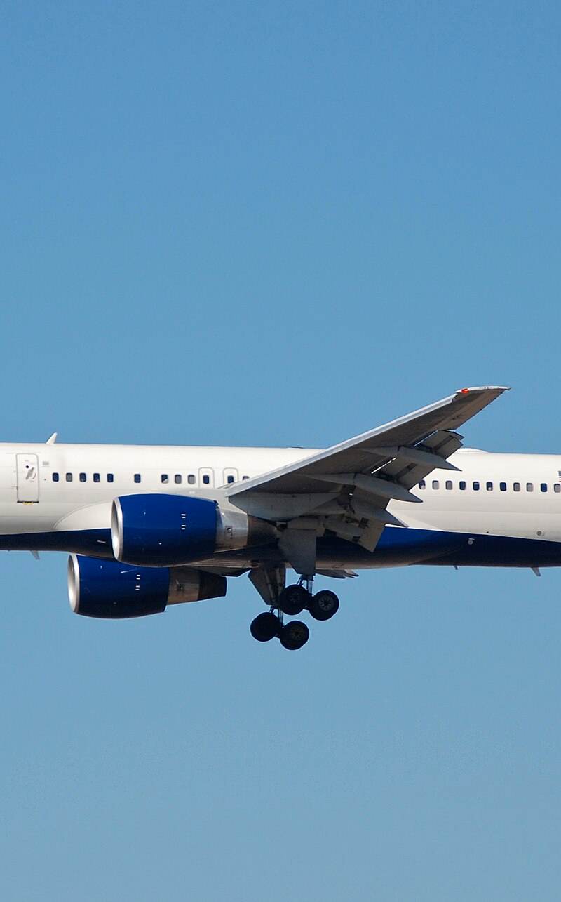 N6702 - Twin-engine aircraft
