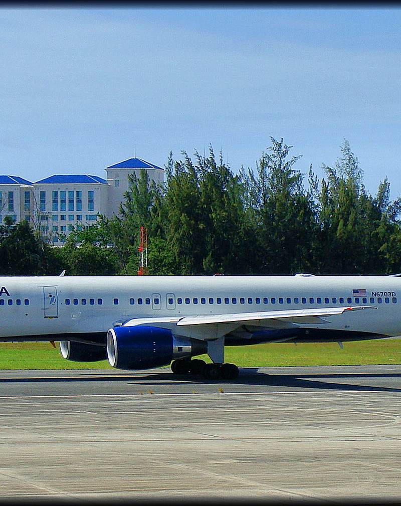 N6703D - Twin-engine aircraft