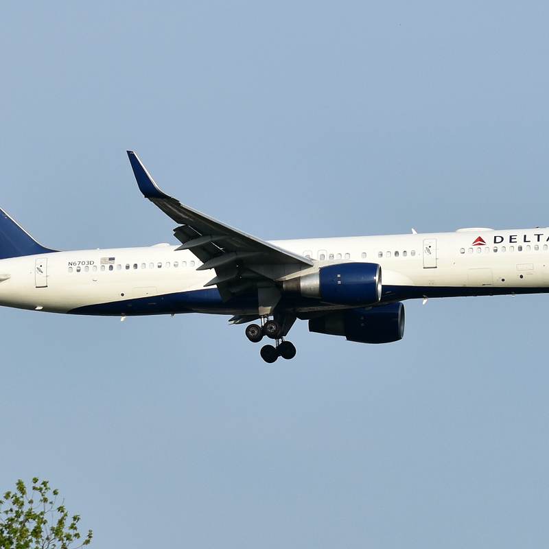 N6703D - Twin-engine aircraft