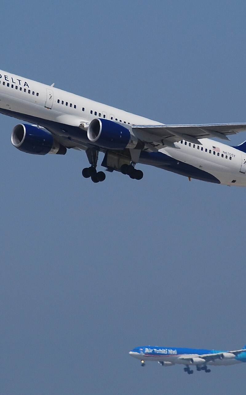N6705Y - Twin-engine aircraft