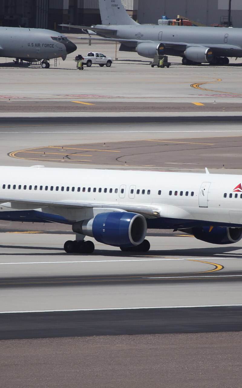 N6707A - Twin-engine aircraft