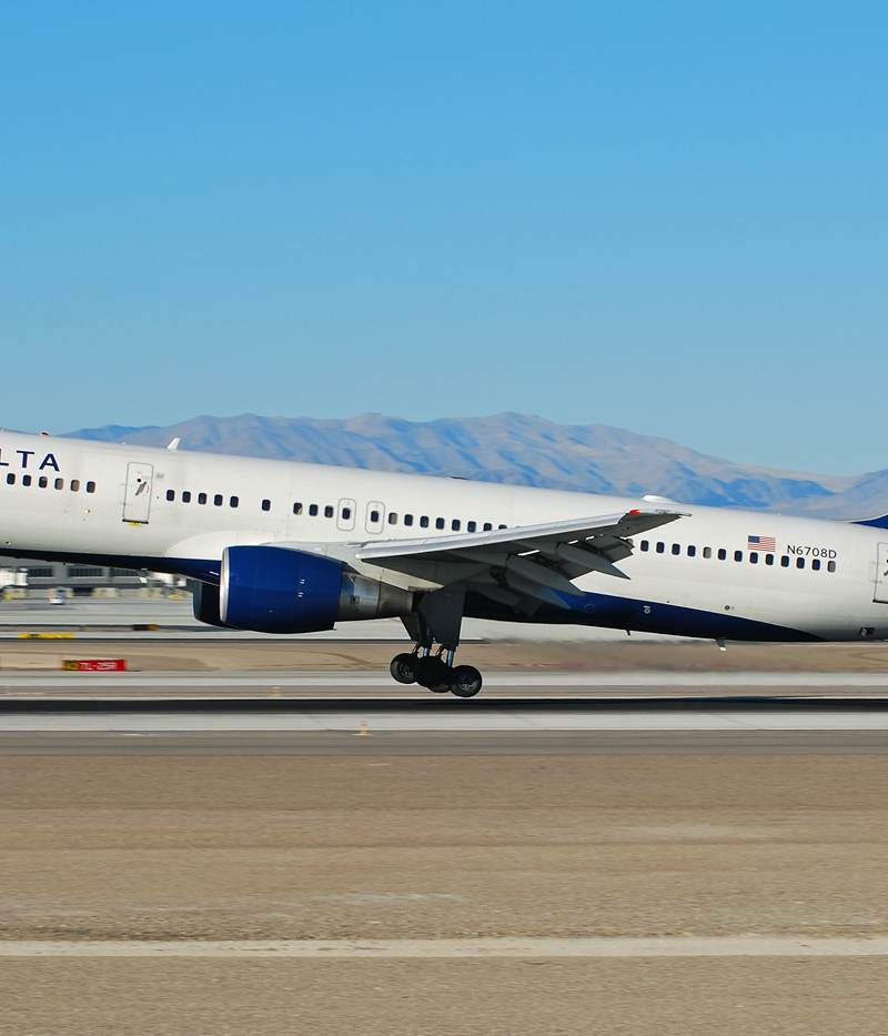 N6708D - Twin-engine aircraft