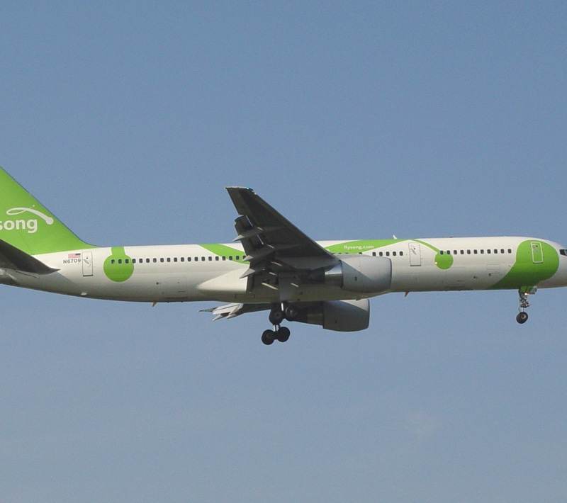 N6709 - Twin-engine aircraft