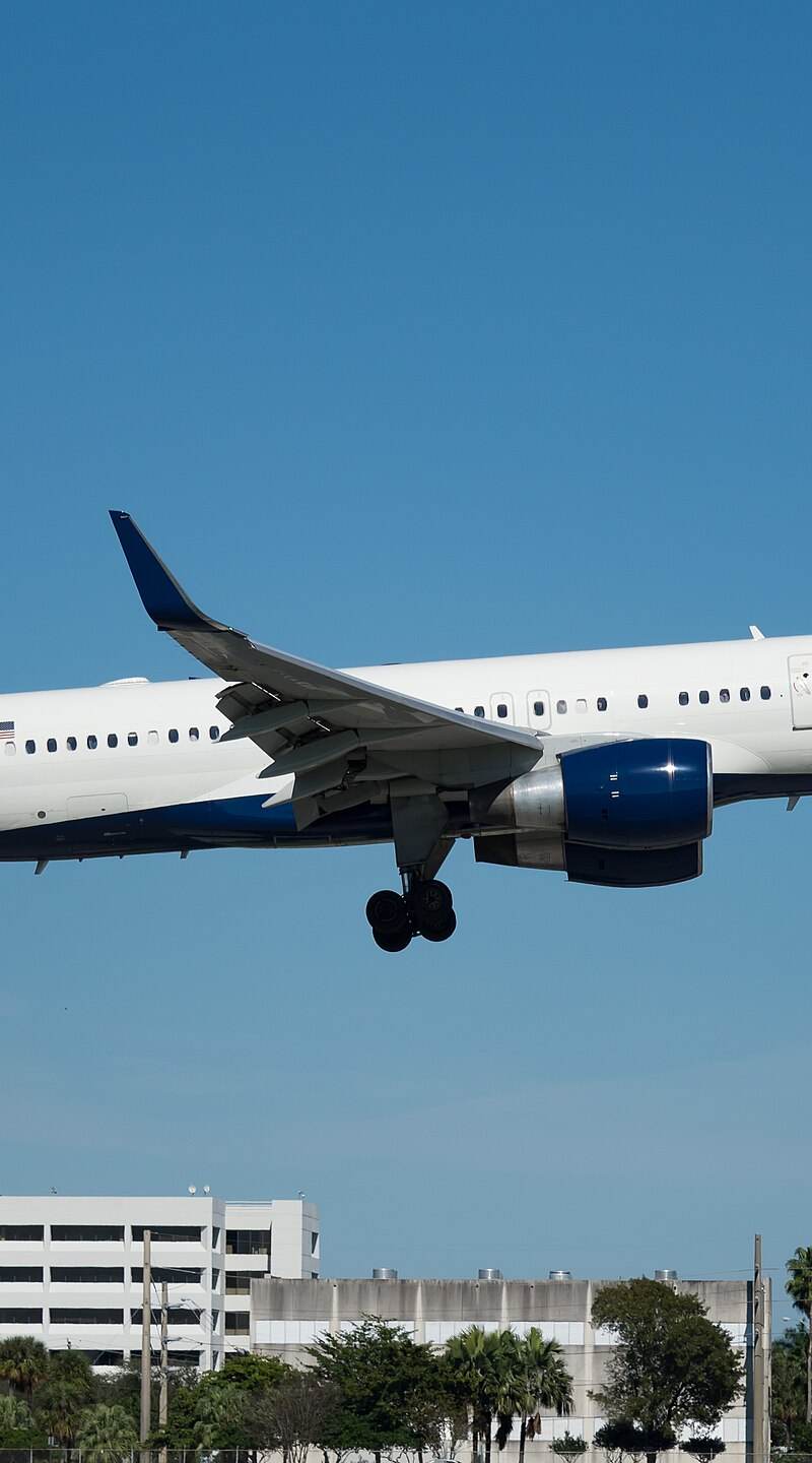 N6711M - Twin-engine aircraft