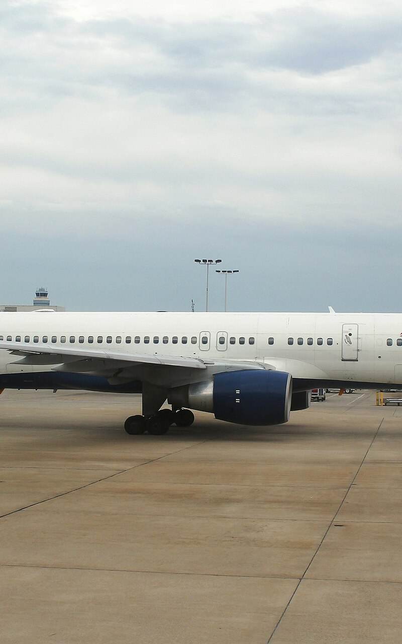 N6715C - Twin-engine aircraft