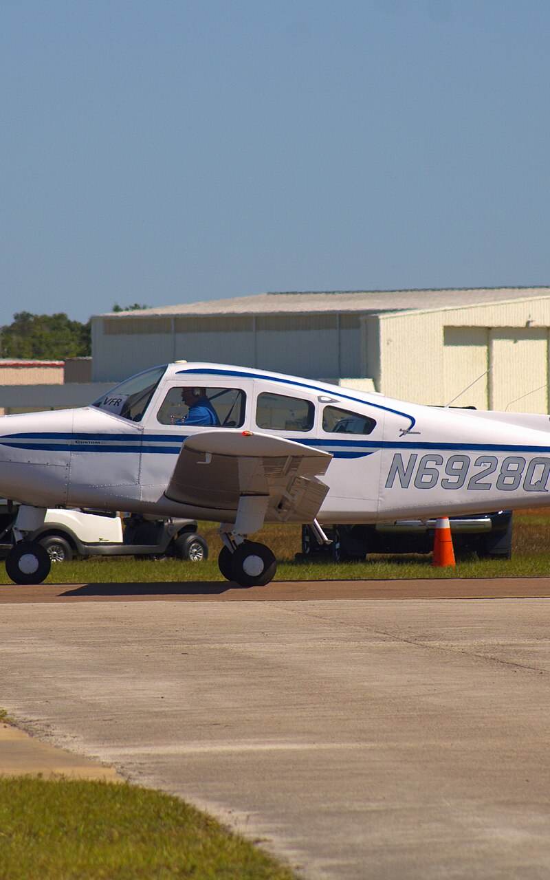 N6928Q - Beechcraft