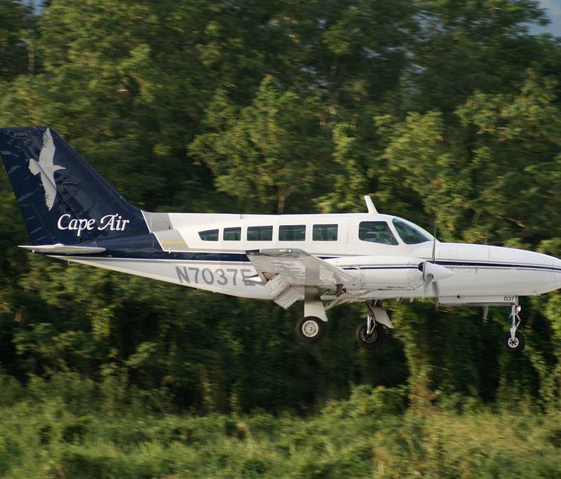 N7037E - Twin-engine aircraft
