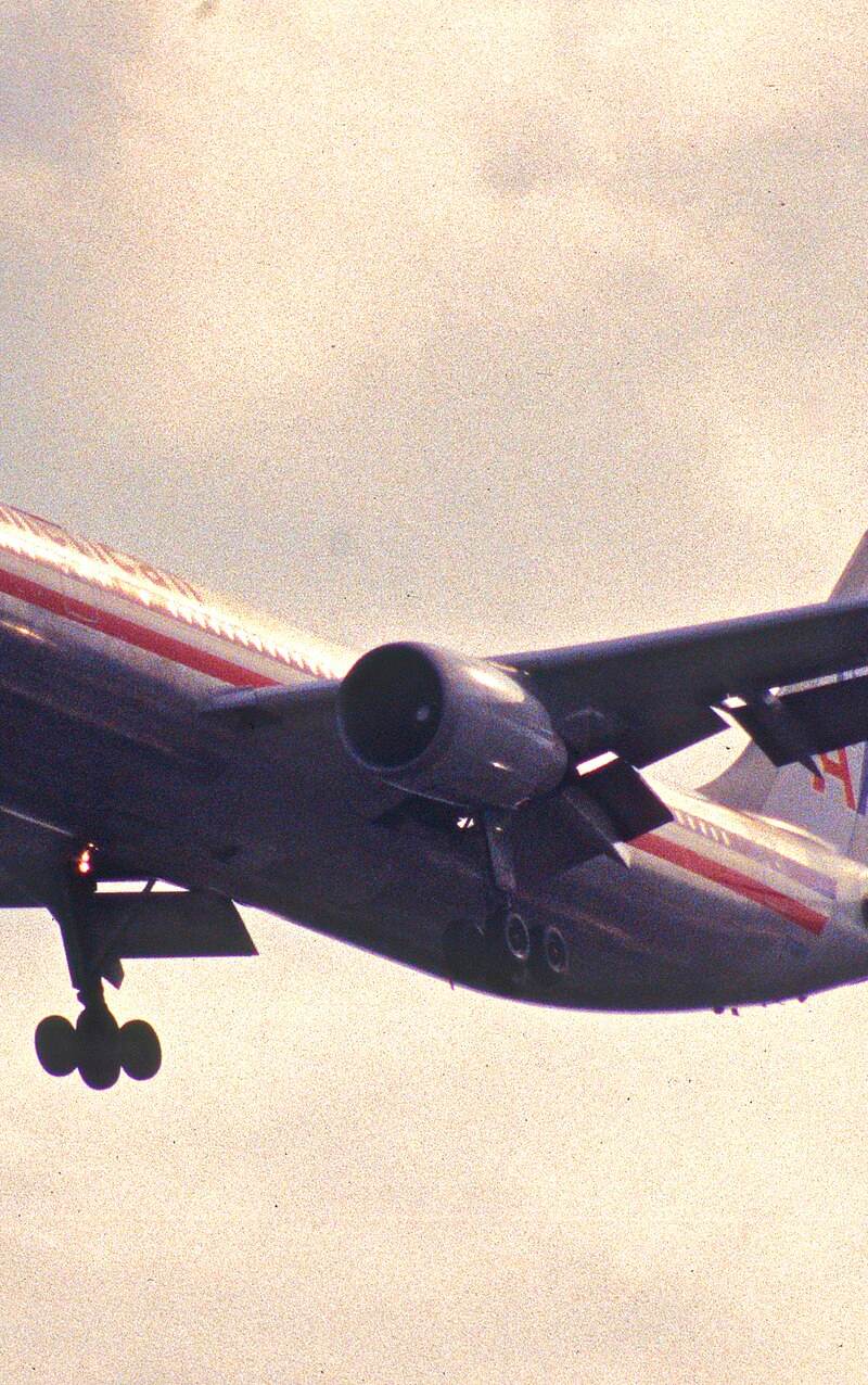 N7062A - Twin-engine aircraft