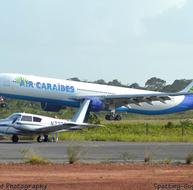 N7236Y - Twin-engine aircraft