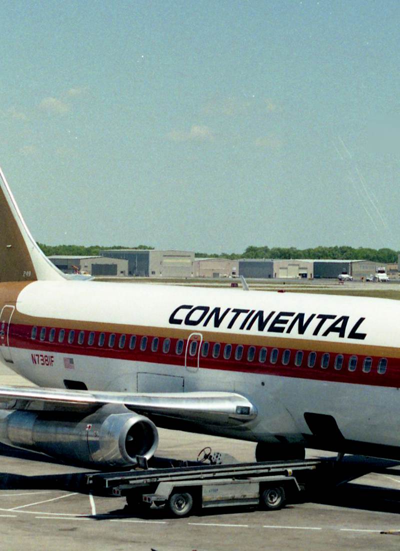 N7381F - Twin-engine aircraft