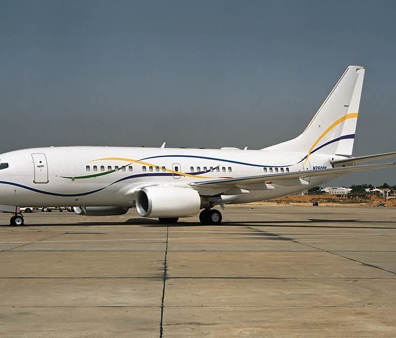 N7600K - Twin-engine aircraft