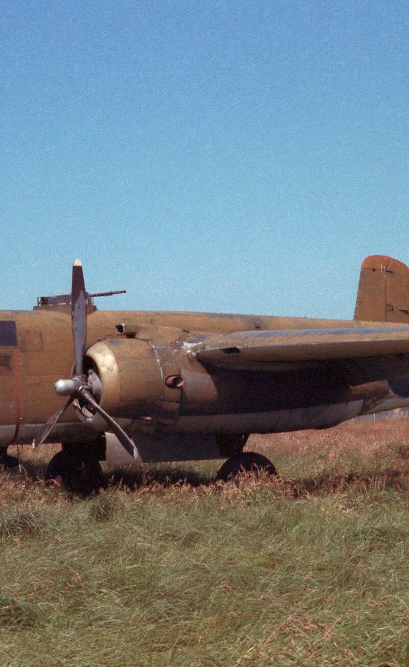N7681C - Twin-engine aircraft