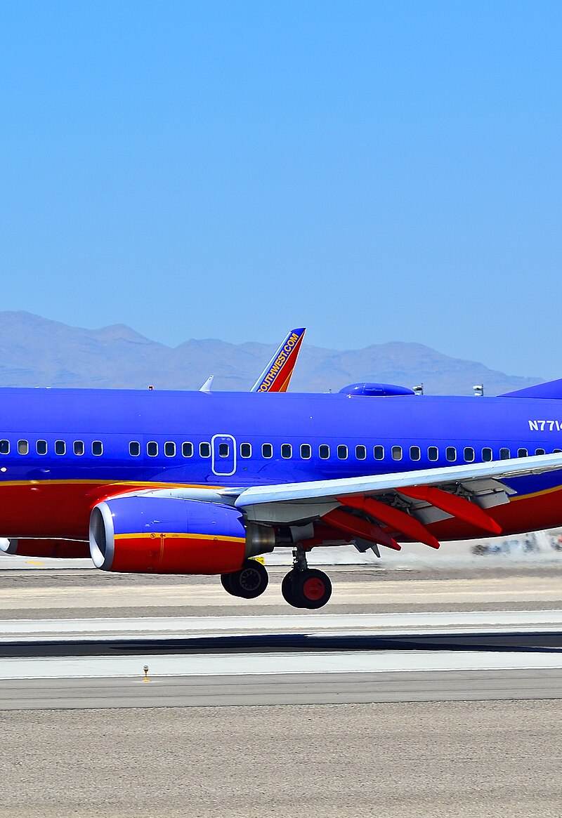 N7714B - Twin-engine aircraft