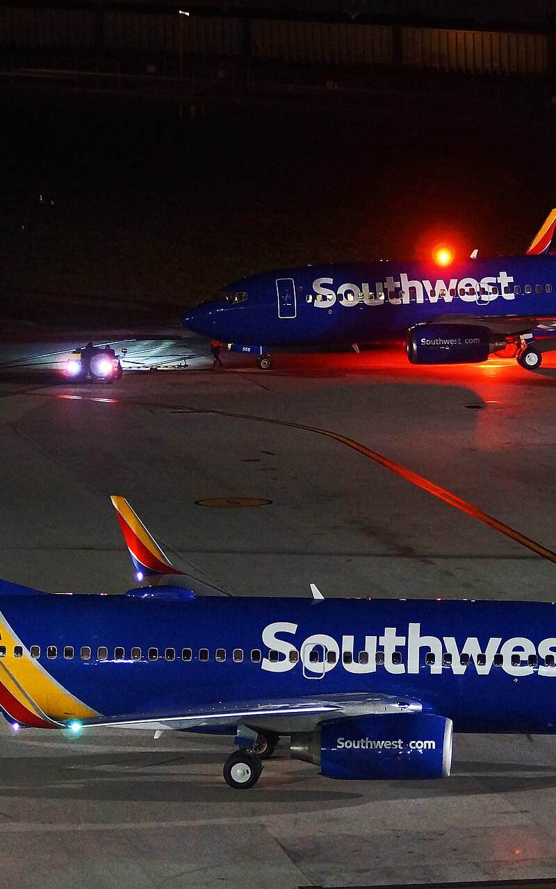 N568WN - Twin-engine aircraft