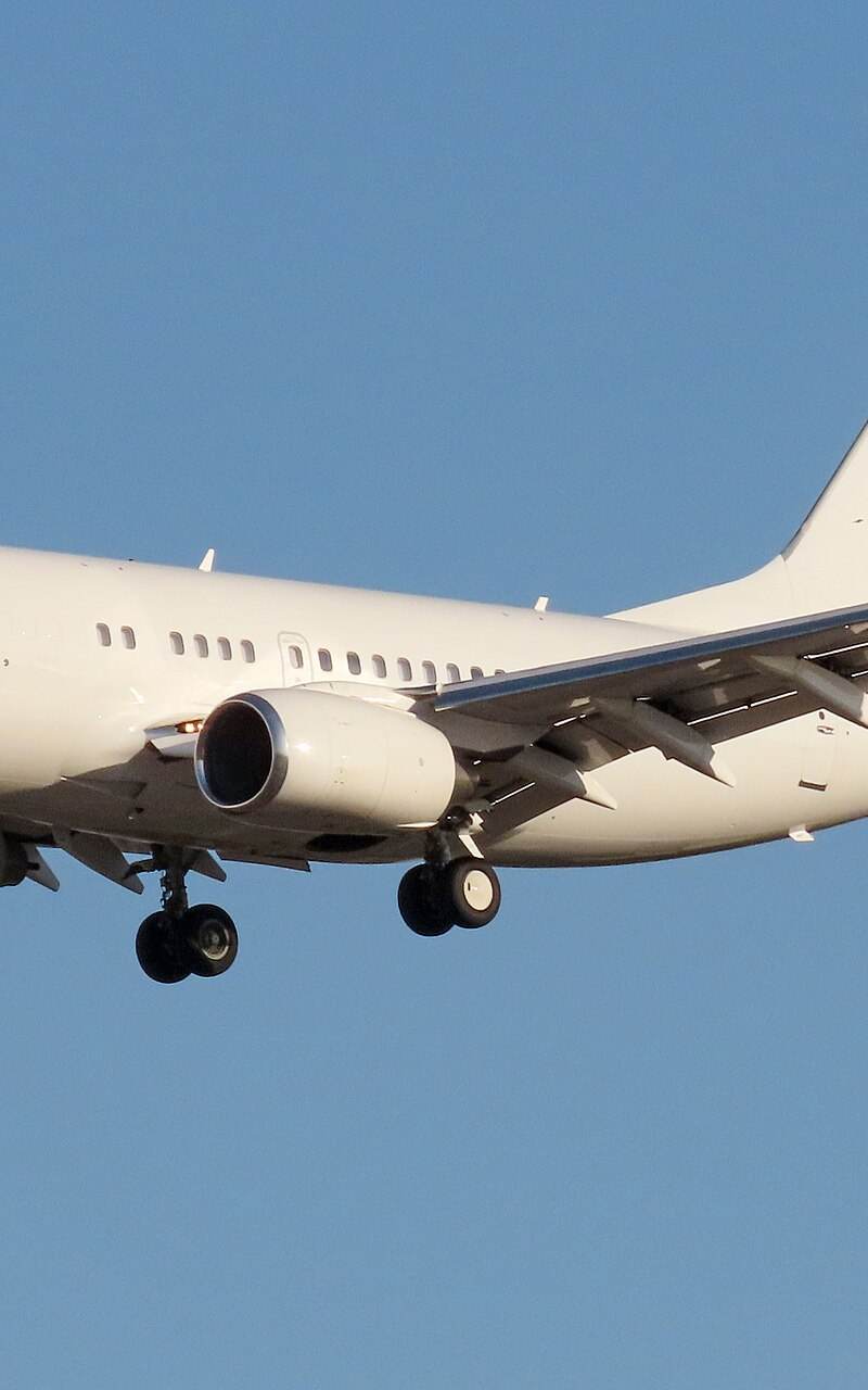 N7777Q - Twin-engine aircraft
