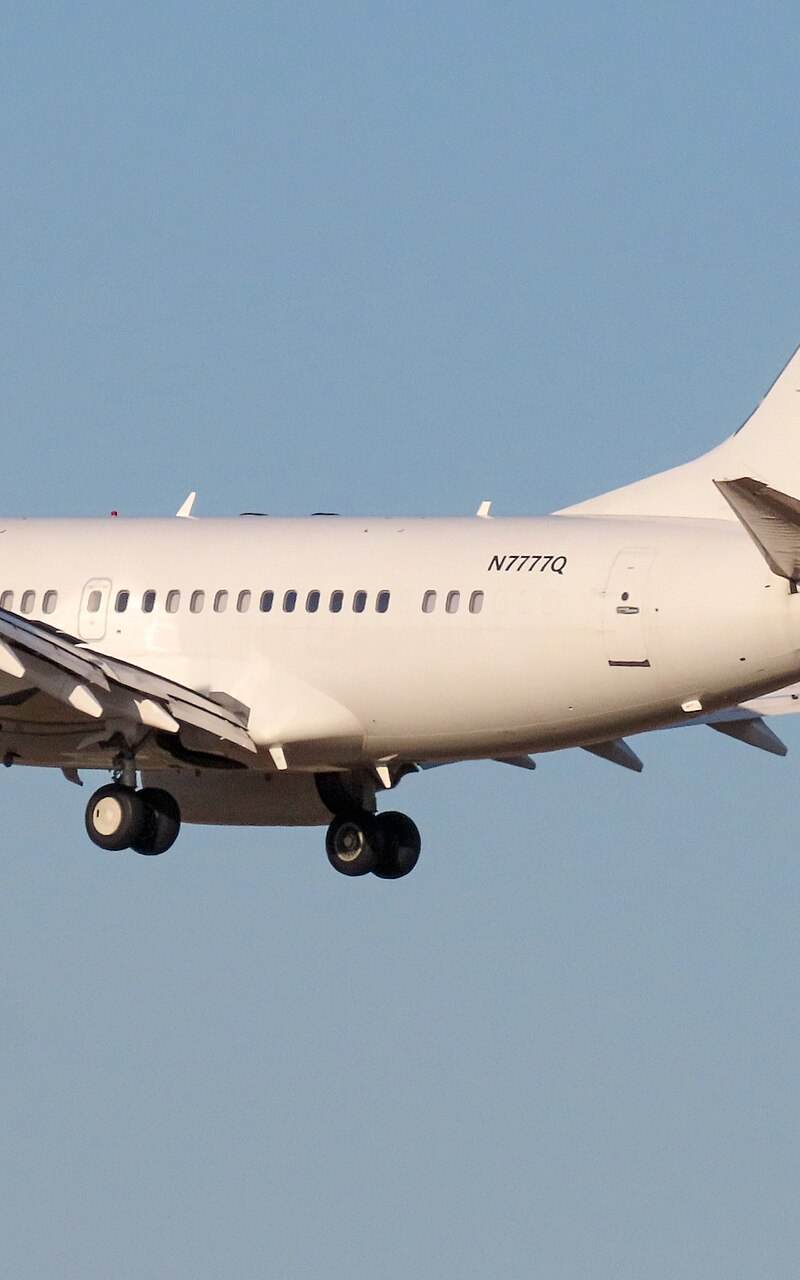 N7777Q - Twin-engine aircraft