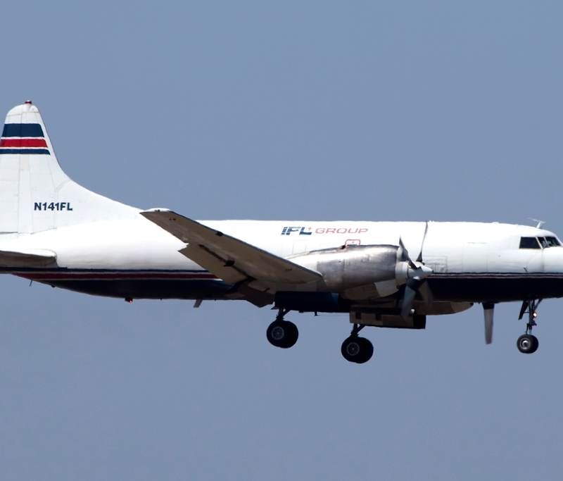 N141FL - Twin-engine aircraft