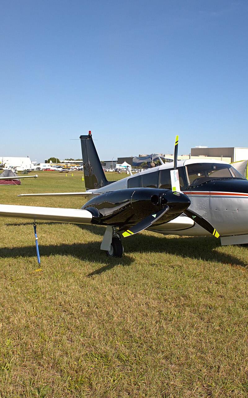 N7827Y - Twin-engine aircraft