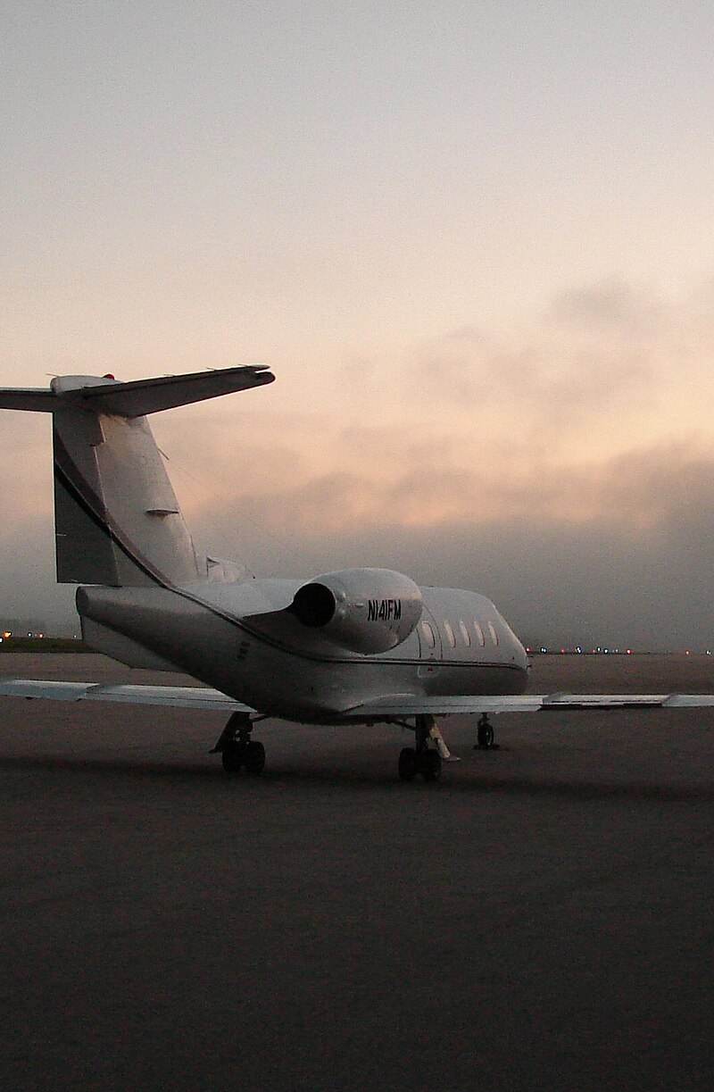N141FM - Business jet