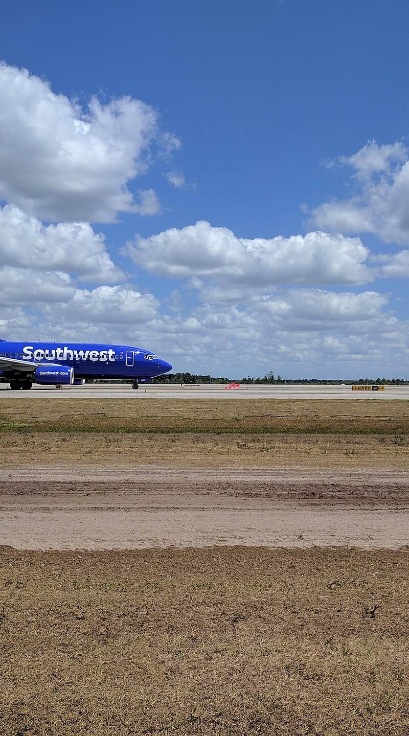 N7836A - Twin-engine aircraft