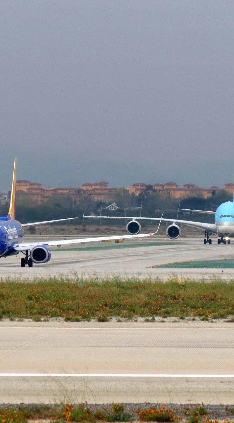 N7839A - Twin-engine aircraft