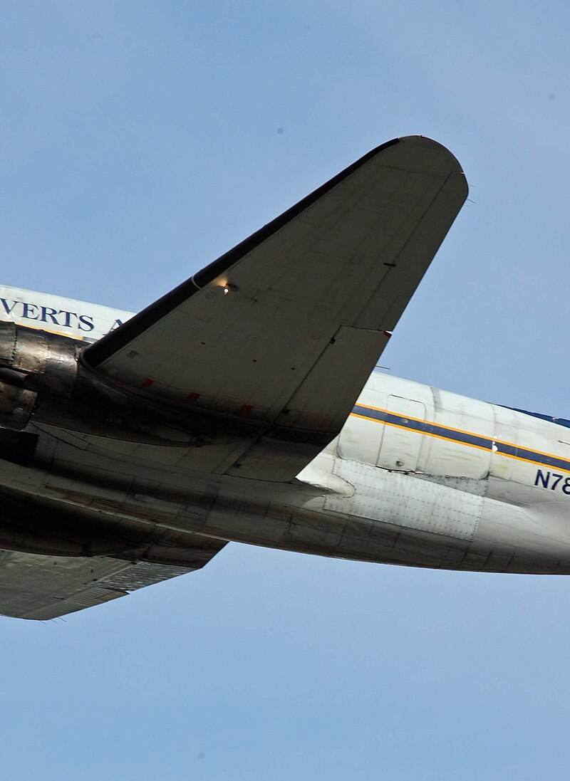 N7848B - Twin-engine aircraft