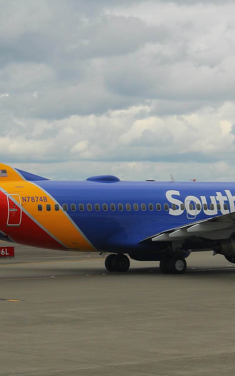 N7874B - Twin-engine aircraft