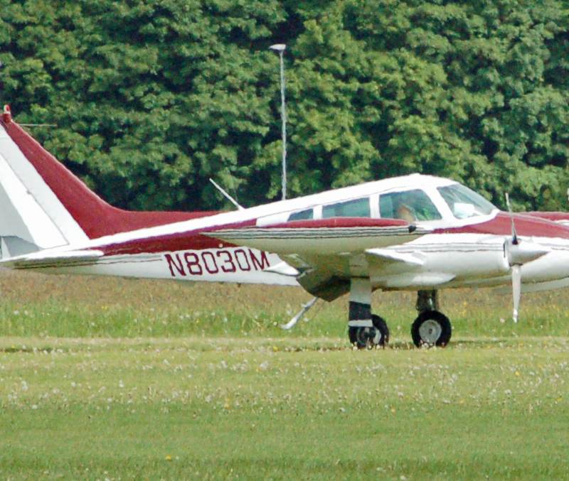 N8030M - Twin-engine aircraft