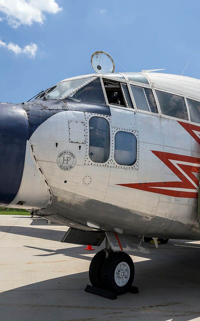 N8093 - Twin-engine aircraft