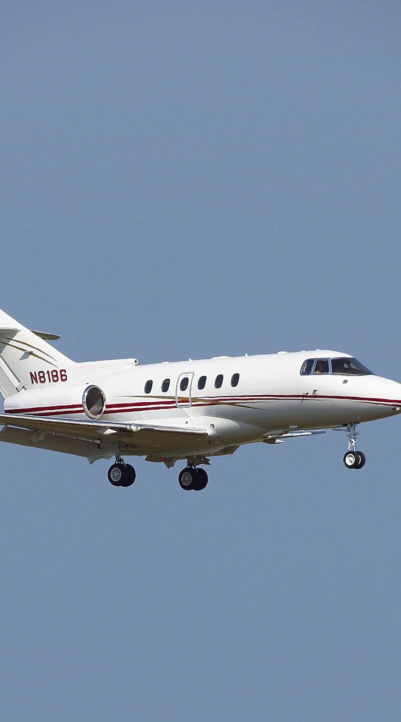 N8186 - Business jet