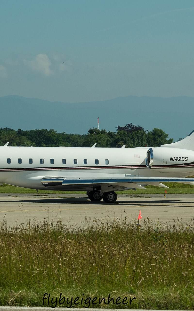 N142QS - Bombardier