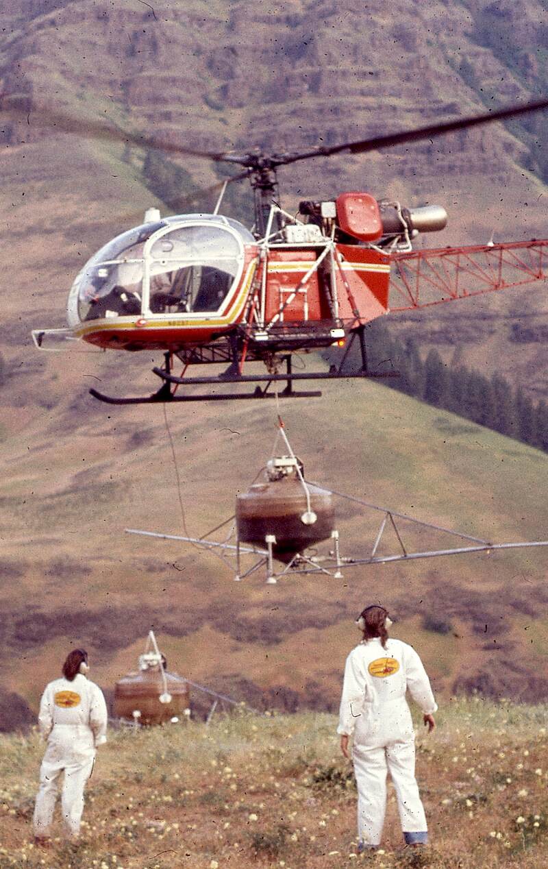 N8237 - Helicopter