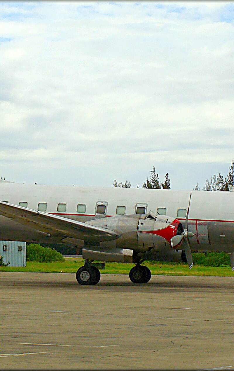 N8277Q - Twin-engine aircraft