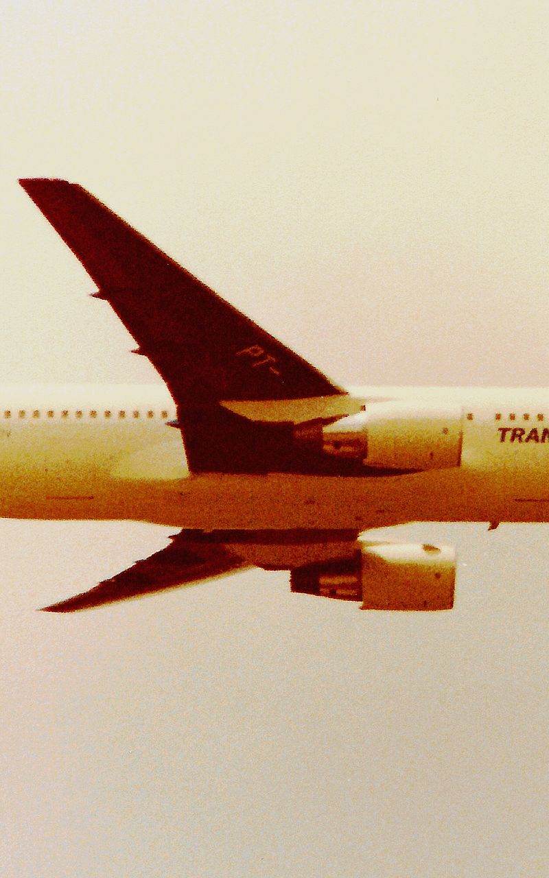 N8277V - Twin-engine aircraft