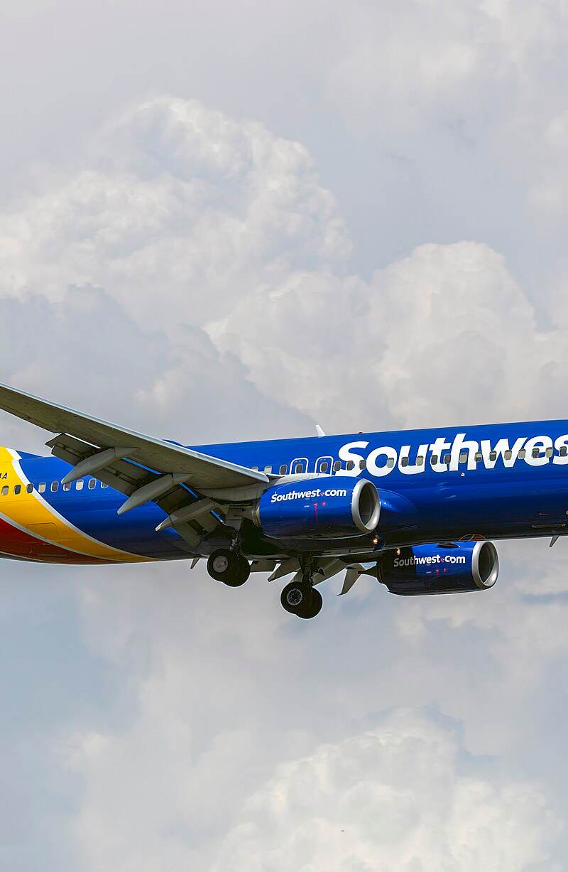 N8324A - Twin-engine aircraft