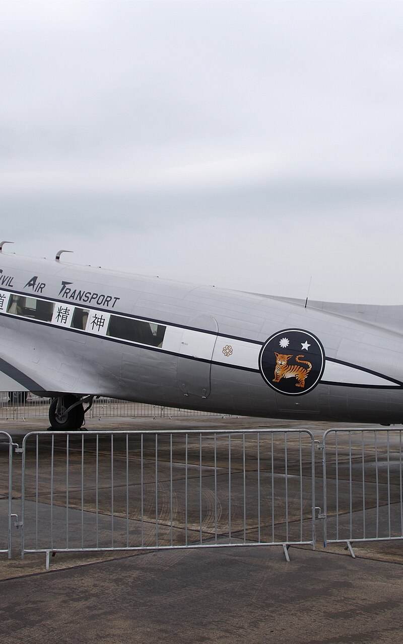 N8336C - Twin-engine aircraft
