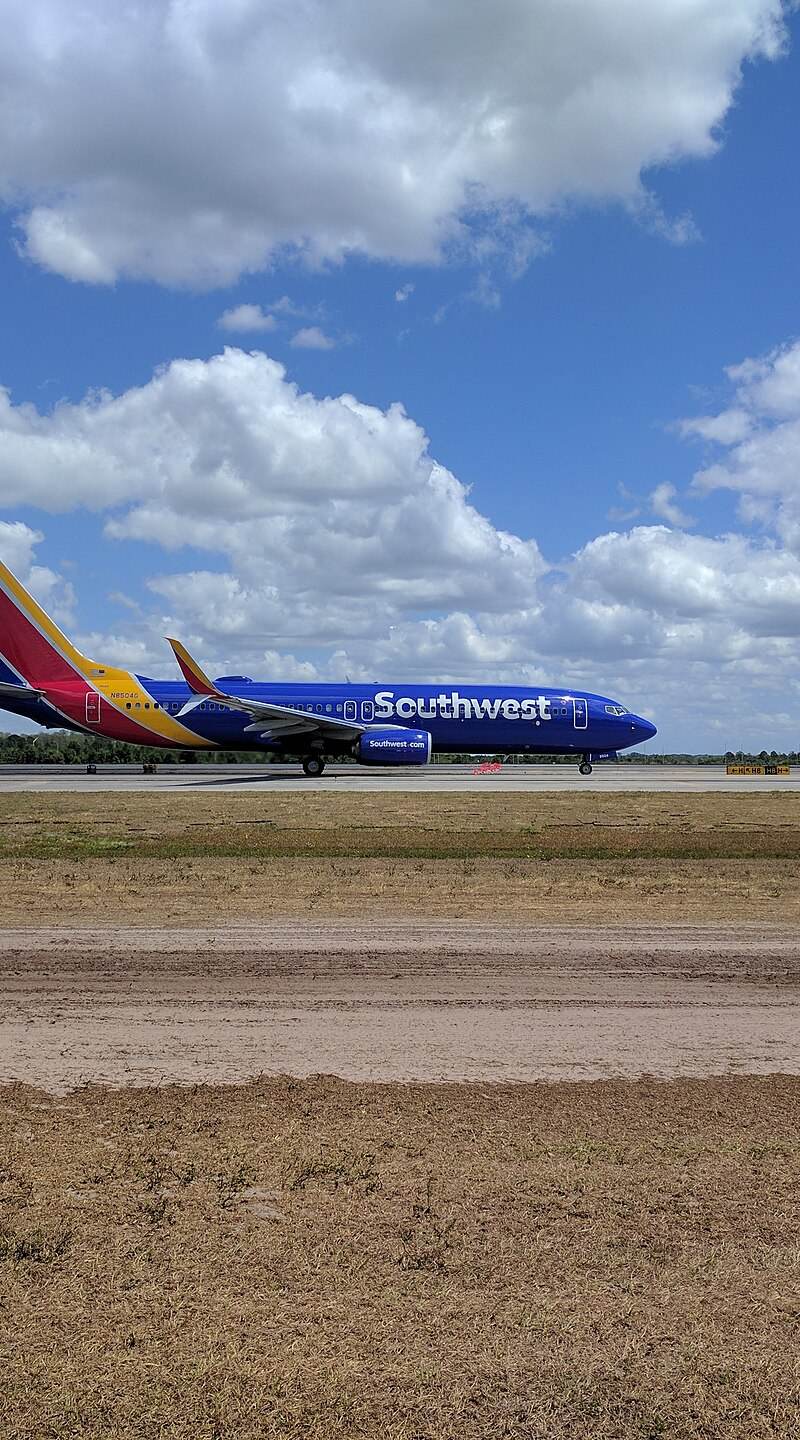N8504G - Twin-engine aircraft