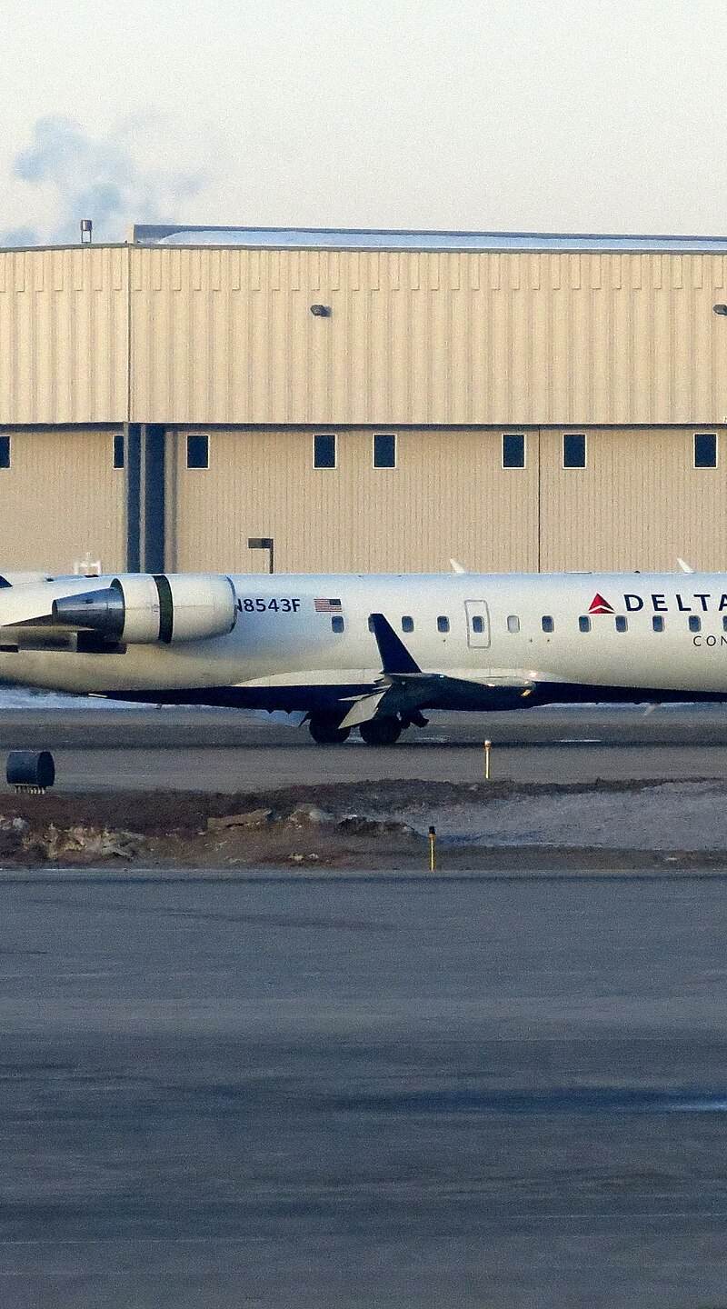 N8543F - Twin-engine aircraft