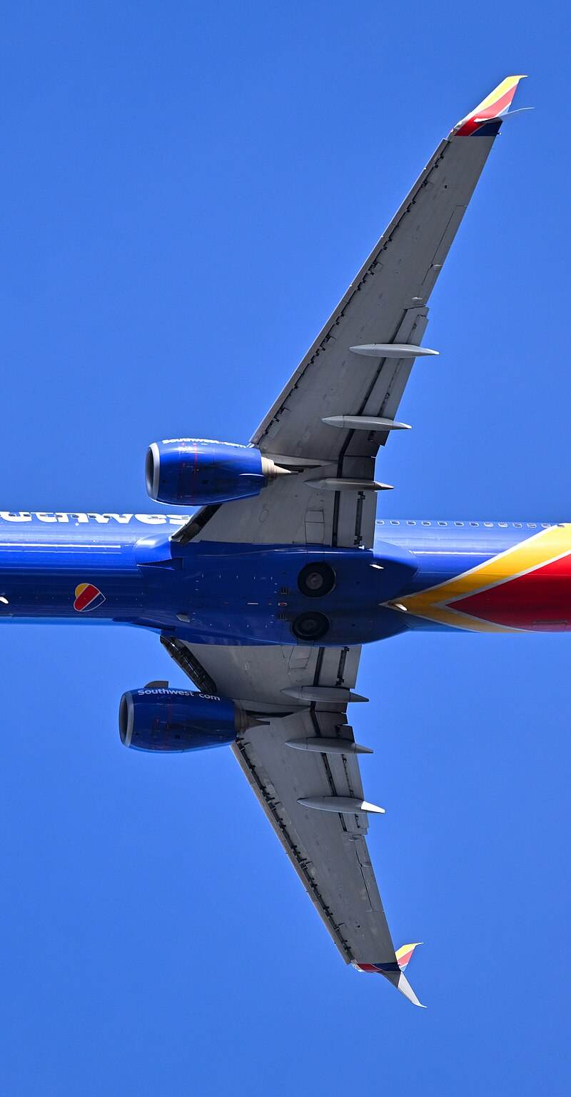 N8556Z - Twin-engine aircraft