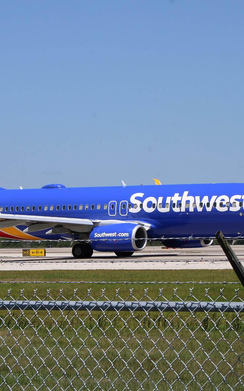 N8605E - Twin-engine aircraft