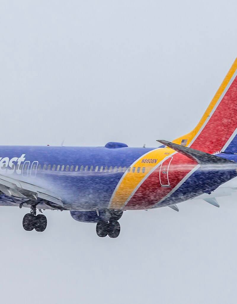 N8608N - Twin-engine aircraft