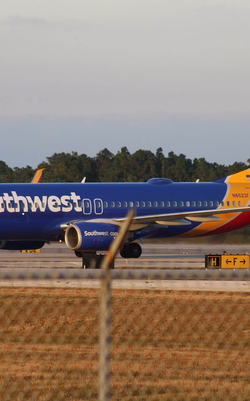 N8623F - Twin-engine aircraft