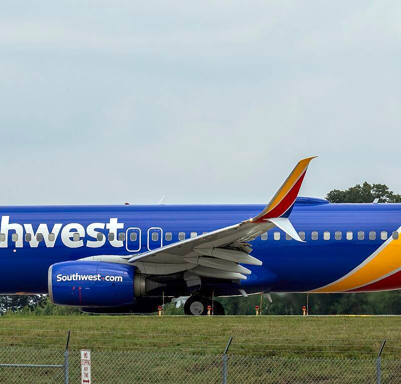 N8625A - Twin-engine aircraft