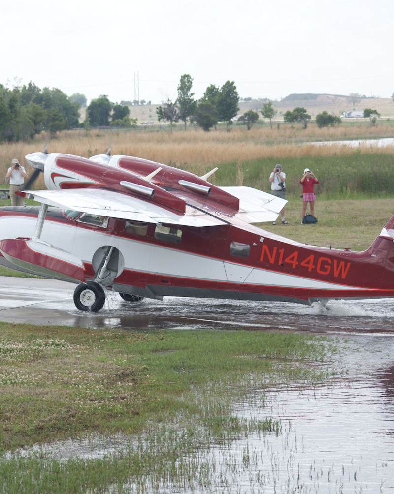 N144GW - Twin-engine aircraft